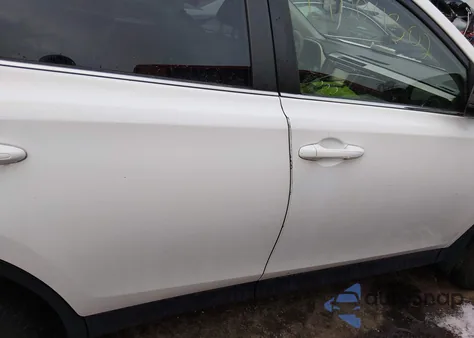 2015 Toyota Rav4 Le z USA, uszkodzony, nr VIN JTMBFREV4FD157712